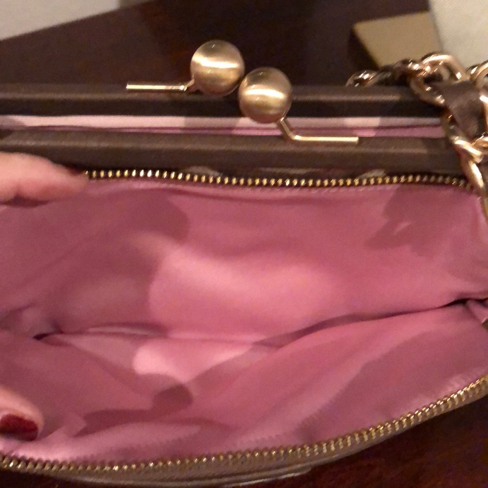 Unique Coach Handbag. - Picture 4 of 6